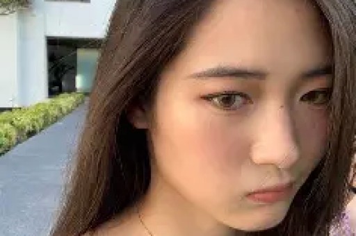 曝郭麒麟恋情、女孩低保追星、郑佩佩捐大脑、杨紫深夜吃泡面